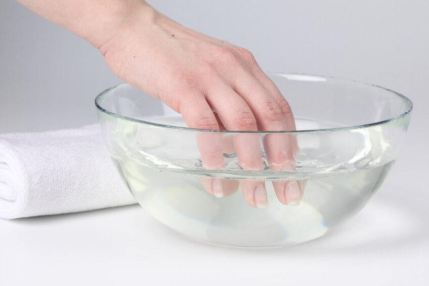 Ванночка для ногтей с морской солью. Ванночка для рук. Ванночка для маникюра. Солевые ванночки для рук. Холодная ванночка для рук.